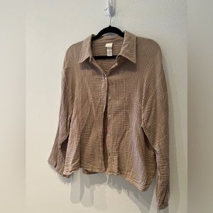 Beige Buttoned H&M shirt. Size Large